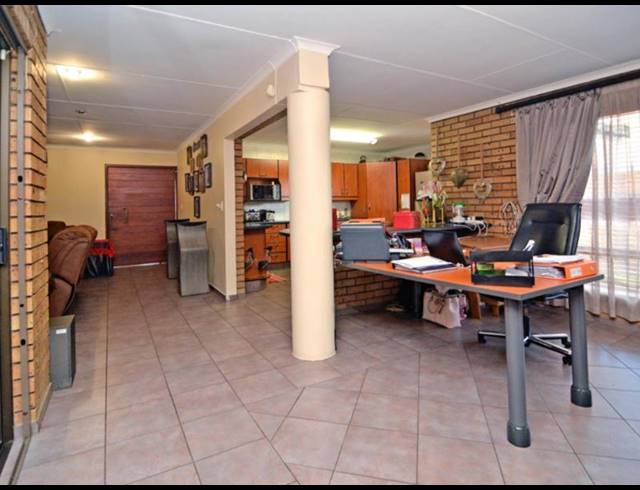 3 BEDROOM HOUSE FOR SALE IN GLEN ERASMIA